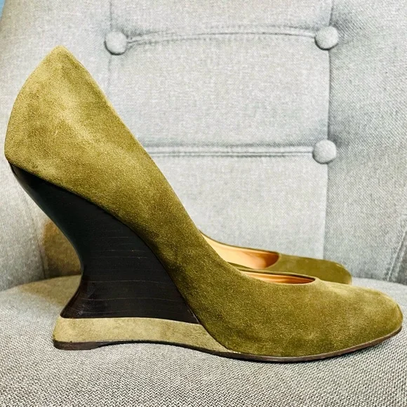 Salvatore Ferragamo Olive Green Suede Curved Stacked Wedge Heels - Ultra Rare! - Picture 3 of 9